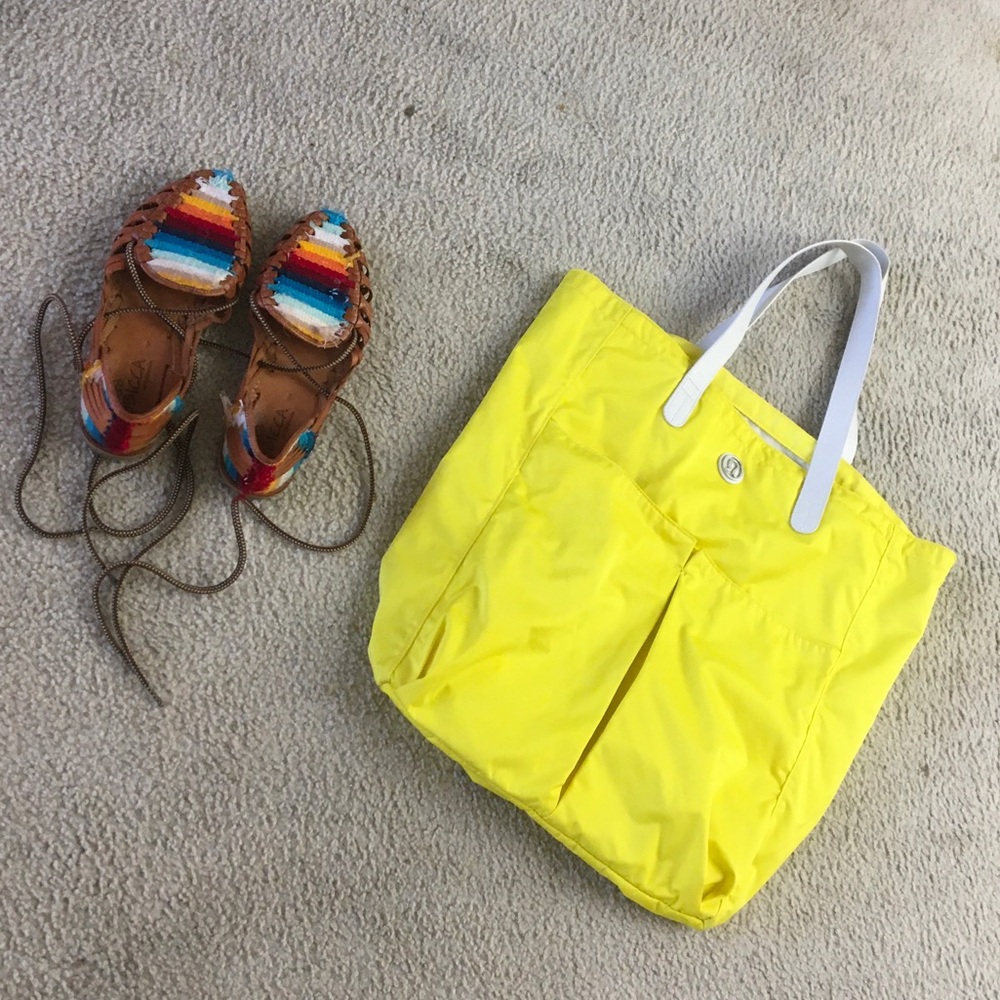 LULULEMON/“CHIQUITA BANANA YELLOW”ATHLETIC BAG/NEW